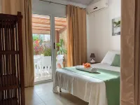 Bungalow, 10-minute walk from Etang-Salé les Bains beach, sleeps 2 to 4. - 2星級
