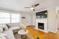 Cottage in Heart of Five Points - Pet Friendly!