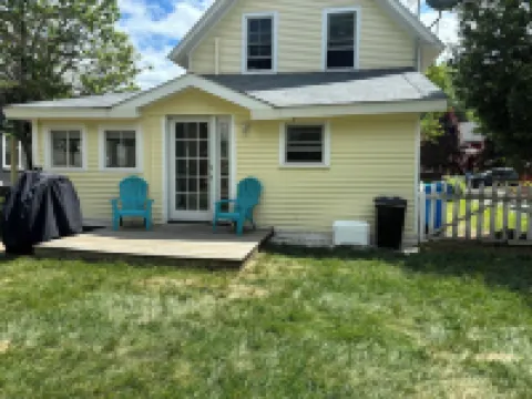 Spacious Home w/Hot Tub Near Lake Superior Walk to Restaurants, Breweries, Beach