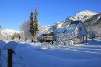 Bear Paw Lodge - Mountain Vacation Home Near Golden BC & Kicking Horse. Hotel di 