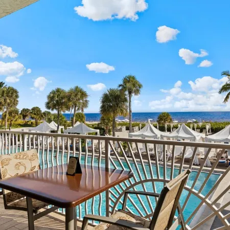 Sundial D310 Charming Beachfront Getaway!