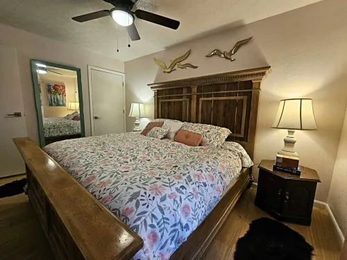 Edwards Hemingway Hideaway