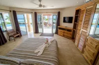 Altos De Colorado-8000 sq ft Beachfront Luxury Surfing Estate Hotels in 