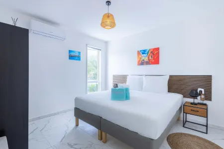 NEW Tropical Getaway With BBQ Pool