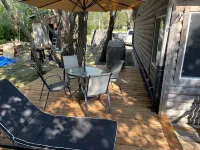 Cozy Lakeside Cabin with easy access to beach and awesome sunsets! のホテル