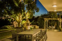 SUPERB LOCATION Luxury 5 bed villa, pool, sea view, beach / restaurants close by Hotels in Kefallinia