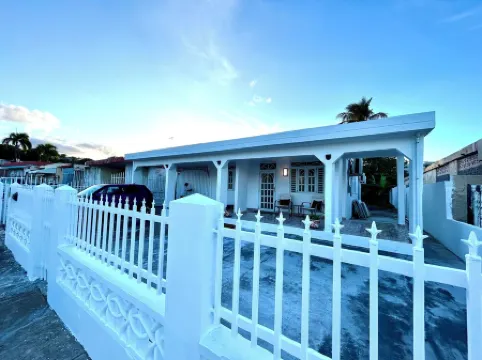Spacious 5-Br House with Private Pool, WiFi, AC in Lovely Luquillo
