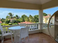 Charming 5 Bedroom/5 Bathroom Villa Walking Distance to the Center of Town