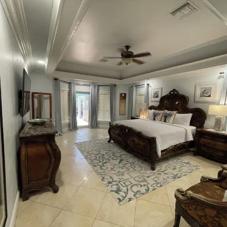 Serenity Villa - 5Br/5BA Luxury Retreat, Private Pool, 3-Minute Walk to Beach