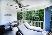 STARLIGHT: GORGEOUS VIEWS OF THE BEACH, FORT BERKLEY & MONTSERRAT Hotels in English Harbour