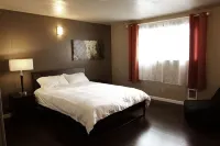 Creek and Ocean Estate - Spacious Living Space - Stay close to Nature