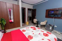 The Den Soroti Red & White - 홈스테이