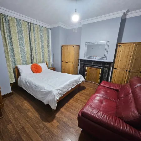 SnoozeDen Wellesley – Near to Slough Station
