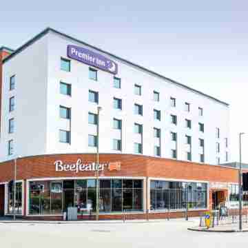 Premier Inn Farnborough Town Centre Hotel Exterior