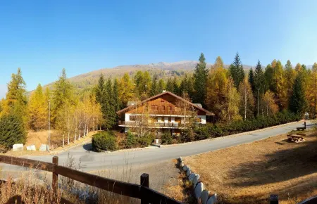 Chalet Jacqueline & Franco - Three-room apartment very close to the ski slopes Отели рядом с достопримечательностью «The Club»