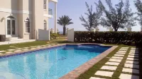 Oceanspray Beach House!!w/ Large Saltwater Pool) in the Heart of the Bahamas. - مسبح خاص
