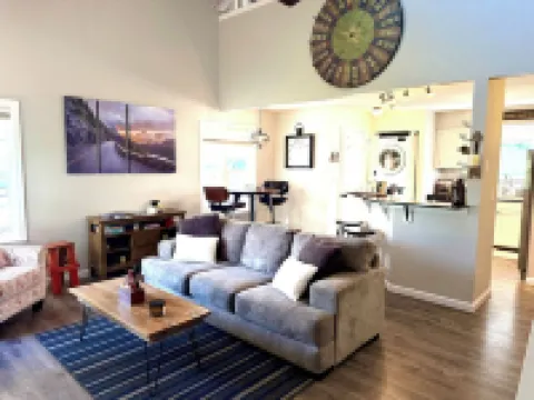 Great Mid-to-Downtown Location only 30 minuets to Glacier National Park!