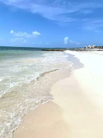 Paraiso304; Entire Luxury Condo 3 minute walk from the beach