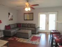 4 Bedroom Home - Great Location (Sleep 10 Guest)