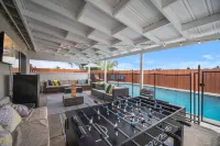 POOL,Spa, Movie Room, BBQ and Games! Family Vacation Home