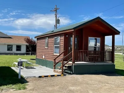 Cozy cabin in delightful Kemmerer with AC, WiFi 포실 뷰트 국가기념물 주변 호텔