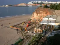 Sunny ap. with pool for 2 people (+2 young) right on the sea in a prime location Hotels in Ferragudo