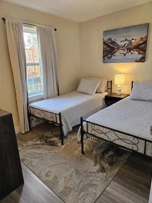 Cozy 2-bedroom house in beautiful North Rustico with WiFi, AC