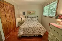 Enjoy the great Cottage in the heart of Cavendish near all famous attractions.