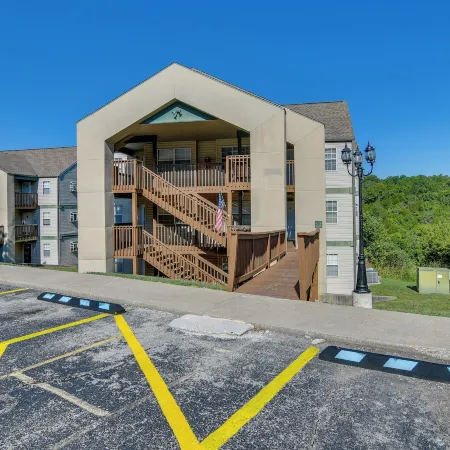 Near Silver Dollar City! Condo with Hot Tub and Lake