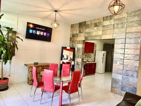 Art & Design Loft, 2 PRIVATE JACUZZIS, POOL, TERRACE AND GRILL!