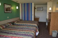 Edgetowner Motel - parking