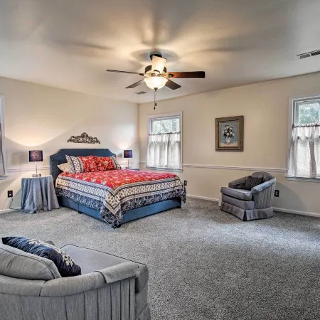 Remodeled Historic Farmhouse ~ 20 Mi to KC!