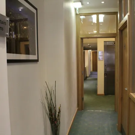 Regency Hotel Parkside Отели рядом с достопримечательностью «Коллекция Воллеса»