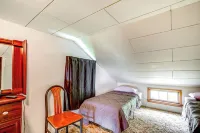 Webster Lake Home w/ Patio ~ 3 Mi to Town! - 2-Star