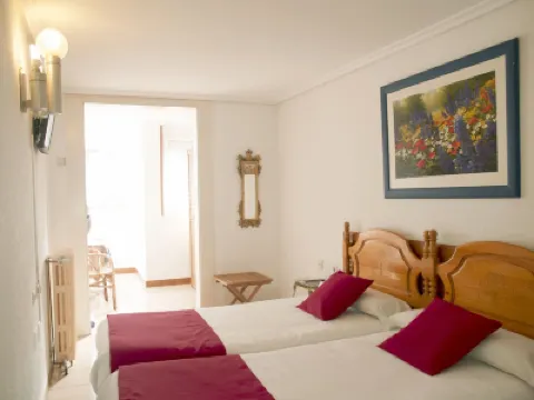 Dato 2 Hotels near House No. 27