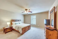 Peaceful 3Br Home | Private Deck | Near Downtown - Wifi