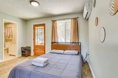 8 Mi to Lake Wallenpapack Gem with Deck and Game Room Отели в г. Техас Тауншип