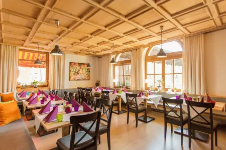 Hotel Gasthof Zum Kirchenwirt Отели в г. Гемайнде Бад-Фигаун