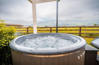 Castle View Chalet by Clonlum Cottages Hotels in 