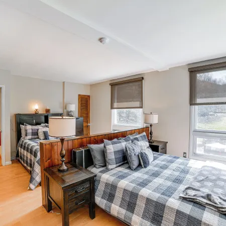 Massive Roscoe Retreat: Great for Large Groups!