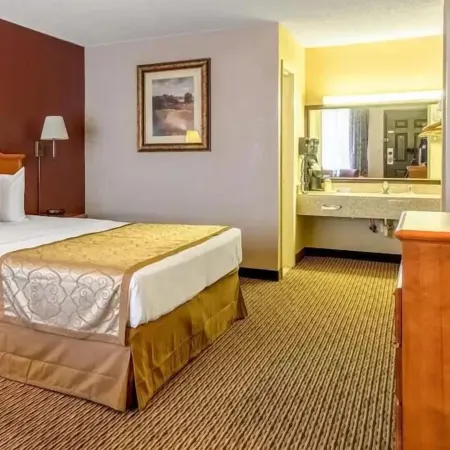 The Parkwood Inn & Suites