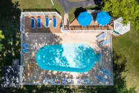 Somerset Inn & Suites - Pools