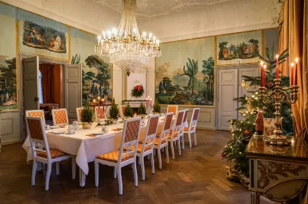 Herrenhaus Borghorst Отели рядом с достопримечательностью «CARLS»