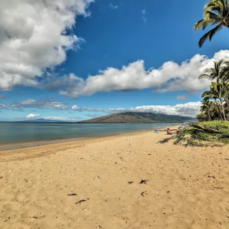 Garden View Condo w/ Pool - 400 Feet to Beach!