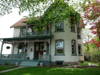 Victorian Loft Bed and Breakfast - Pet friendly