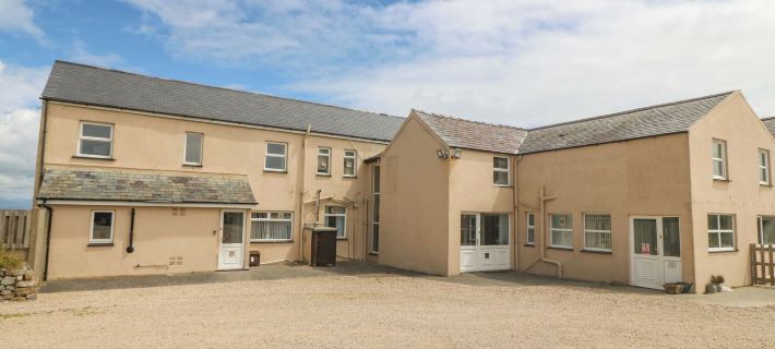 Cim Canol Hotels in Pwllheli