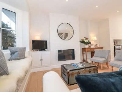 Marroy Hotels near Salcombe & District Swimming Pool Association
