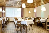 Sportland Inn - Hostels