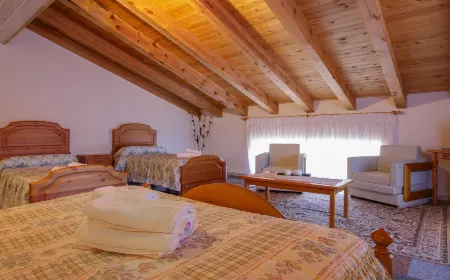 Hostal Casa Ramón III Отели в г. Canicosa de la Sierra