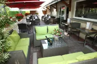 Logis Prim'Hôtel Bagatelle فنادق في Mutigny